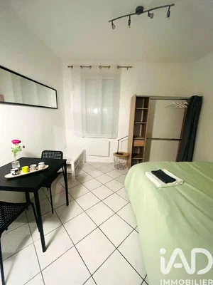 Küche; küchengeräte, holzboden, tageslicht, moderner stil