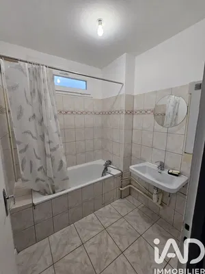 Küche; küchengeräte, holzboden, tageslicht, moderner stil