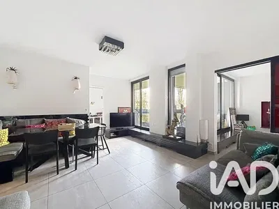 مطبخ; أجهزة المطبخ, أرضية خشبية, ضوء طبيعي, أسلوب عصري