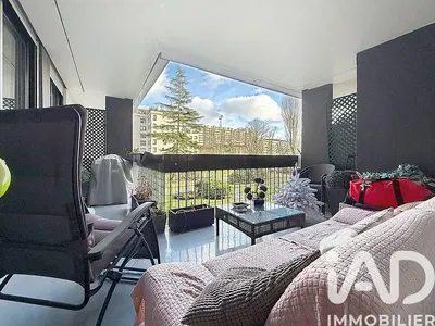 مطبخ; أجهزة المطبخ, أرضية خشبية, ضوء طبيعي, أسلوب عصري