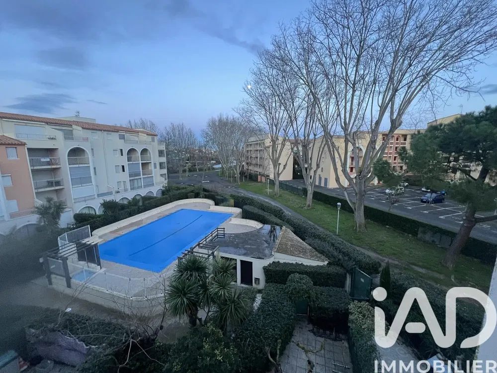 مطبخ; أجهزة المطبخ, أرضية خشبية, ضوء طبيعي, أسلوب عصري