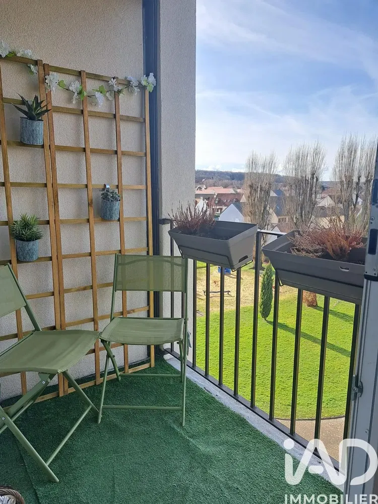 Σαλόνι; ξύλινο πάτωμα, φυσικό φως, μοντέρνο στυλ