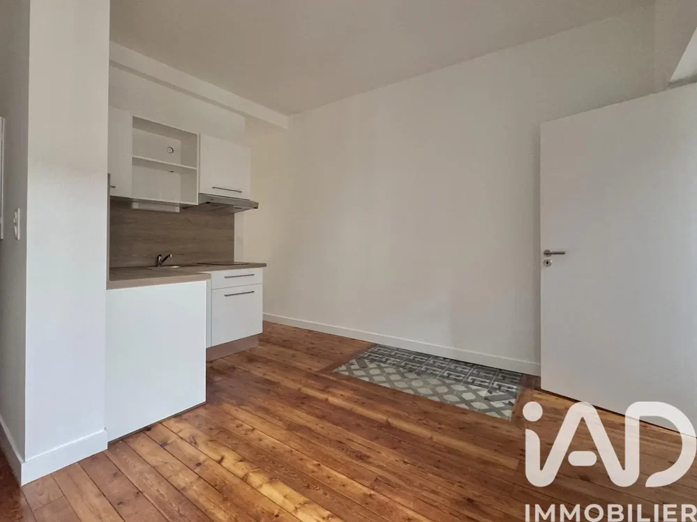Küche; küchengeräte, holzboden, tageslicht, moderner stil