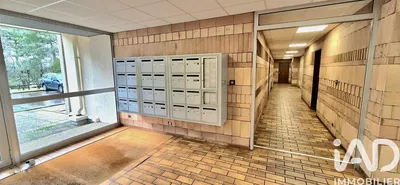 مطبخ; أجهزة المطبخ, أرضية خشبية, ضوء طبيعي, أسلوب عصري