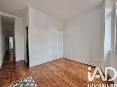 مطبخ; أجهزة المطبخ, أرضية خشبية, ضوء طبيعي, أسلوب عصري