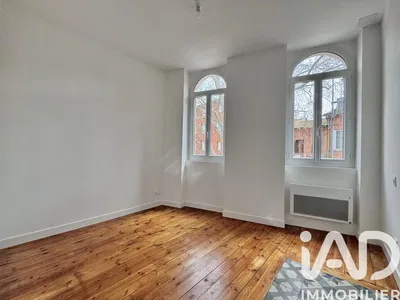 Küche; küchengeräte, holzboden, tageslicht, moderner stil