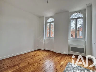 Küche; küchengeräte, holzboden, tageslicht, moderner stil