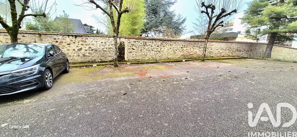 غرفة معيشة; أرضية خشبية, ضوء طبيعي, أسلوب عصري