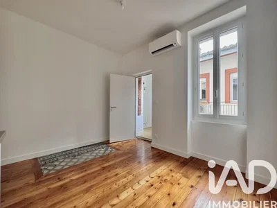 Küche; küchengeräte, holzboden, tageslicht, moderner stil