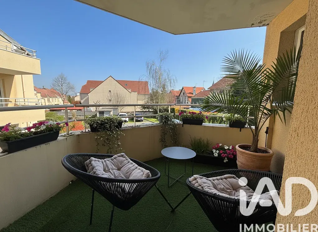 Cuisine; électroménager, parquet, lumière naturelle, style moderne