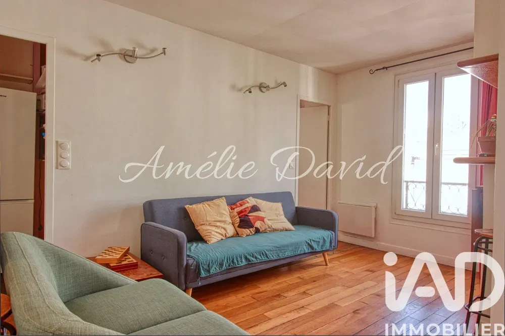 Κουζίνα; συσκευές κουζίνας, ξύλινο πάτωμα, φυσικό φως, μοντέρνο στυλ