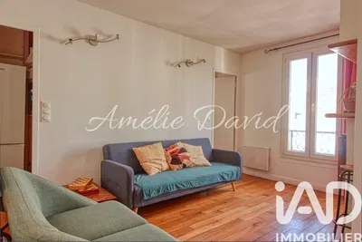 Κουζίνα; συσκευές κουζίνας, ξύλινο πάτωμα, φυσικό φως, μοντέρνο στυλ