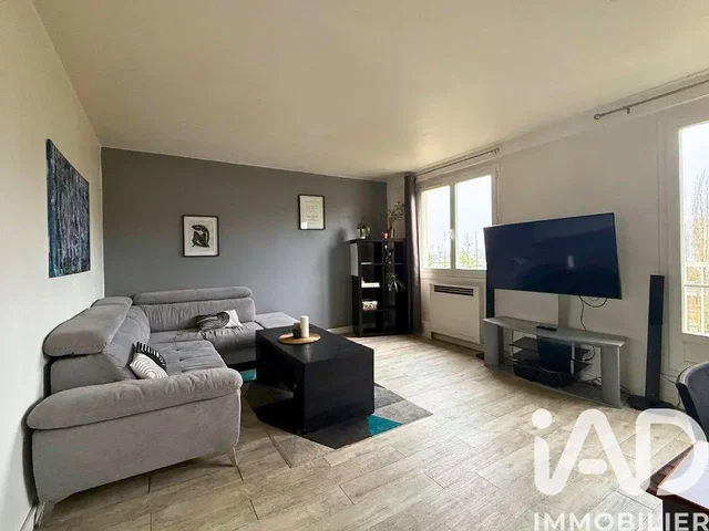 Kitchen; kitchen appliances, wood floor, natural light, modern style