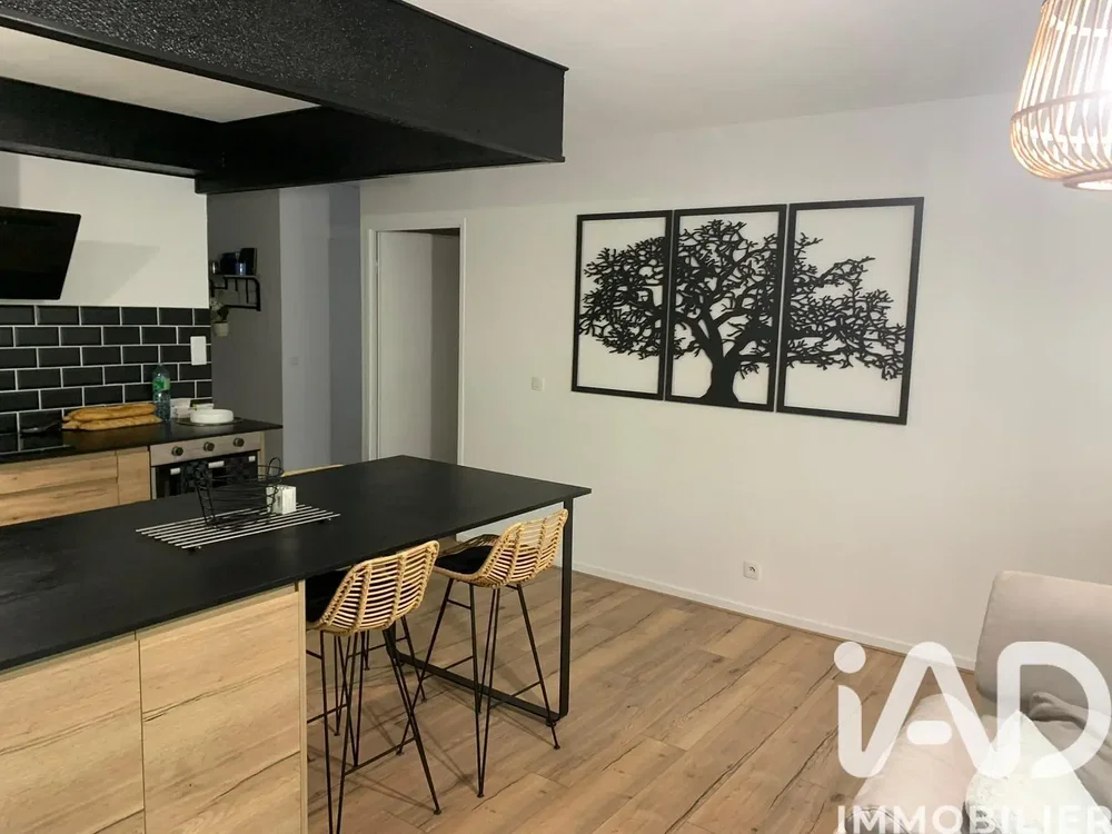 Cocina; electrodomésticos, suelo de madera, luz natural, estilo moderno