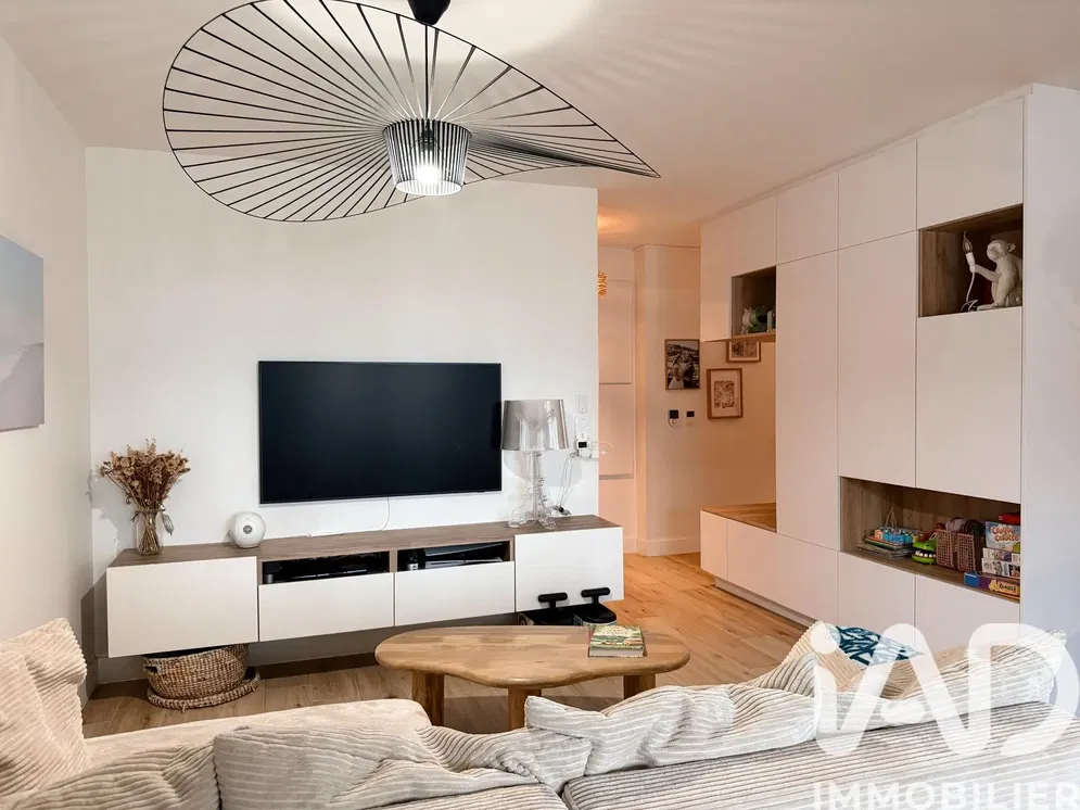 مطبخ; أجهزة المطبخ, أرضية خشبية, ضوء طبيعي, أسلوب عصري