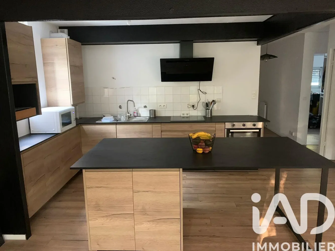 Cocina; electrodomésticos, suelo de madera, luz natural, estilo moderno