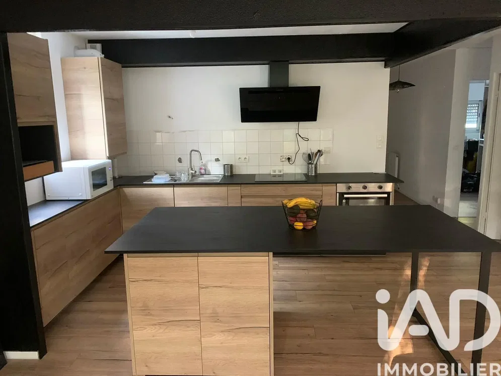 Cocina; electrodomésticos, suelo de madera, luz natural, estilo moderno