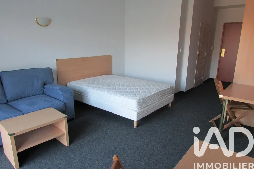 Salon; parquet, lumière naturelle, style moderne