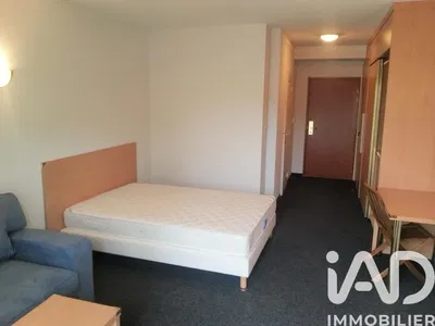 Cuisine; électroménager, parquet, lumière naturelle, style moderne