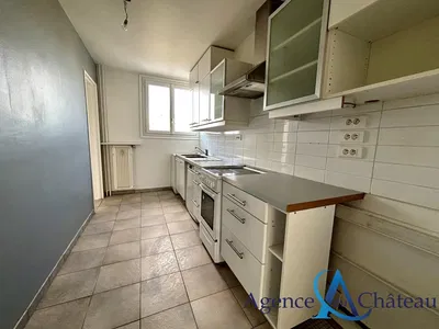 مطبخ; أجهزة المطبخ, أرضية خشبية, ضوء طبيعي, أسلوب عصري