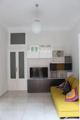 Küche; küchengeräte, holzboden, tageslicht, moderner stil