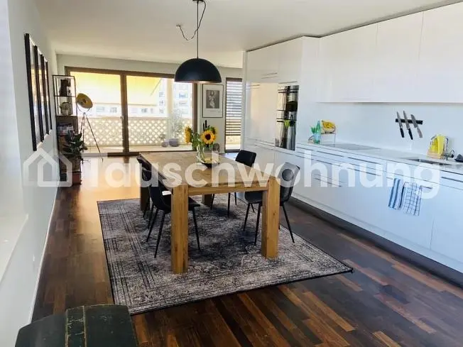 Living room; wood floor, natural light, modern style