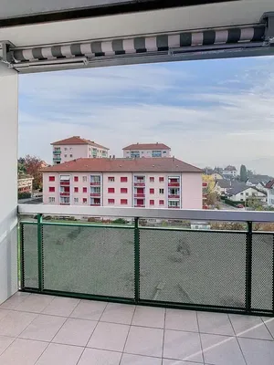 Küche; küchengeräte, holzboden, tageslicht, moderner stil