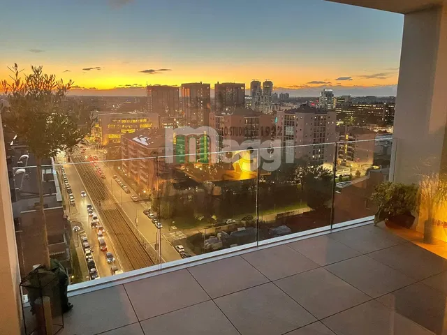 Wohnzimmer; holzboden, tageslicht, moderner stil