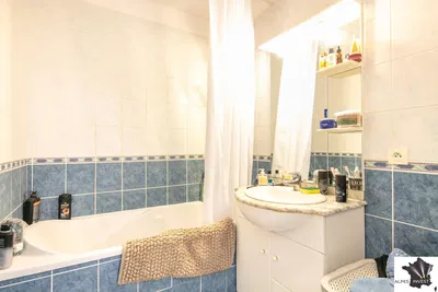 Wohnzimmer; holzboden, tageslicht, moderner stil