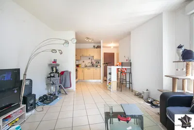 Küche; küchengeräte, holzboden, tageslicht, moderner stil