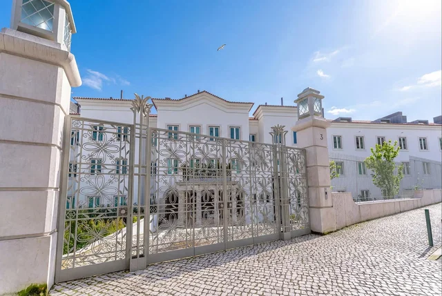 Cocina; electrodomésticos, suelo de madera, luz natural, estilo moderno