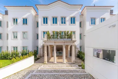 Salon; parquet, lumière naturelle, style moderne