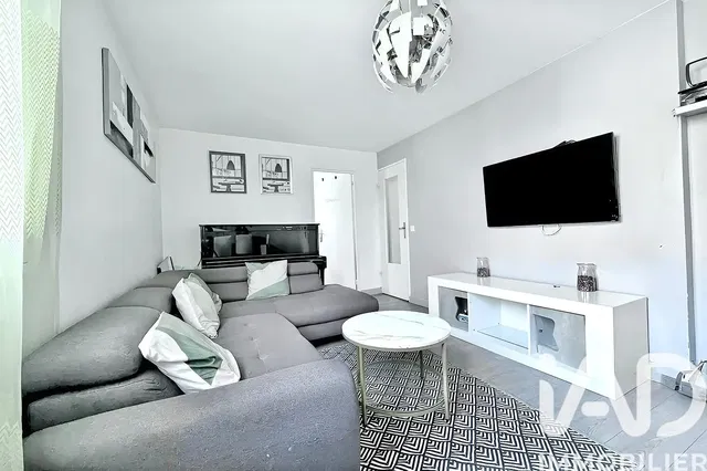 Küche; küchengeräte, holzboden, tageslicht, moderner stil