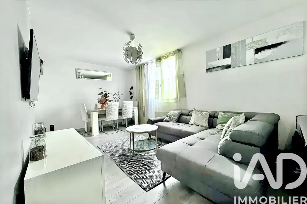 Küche; küchengeräte, holzboden, tageslicht, moderner stil