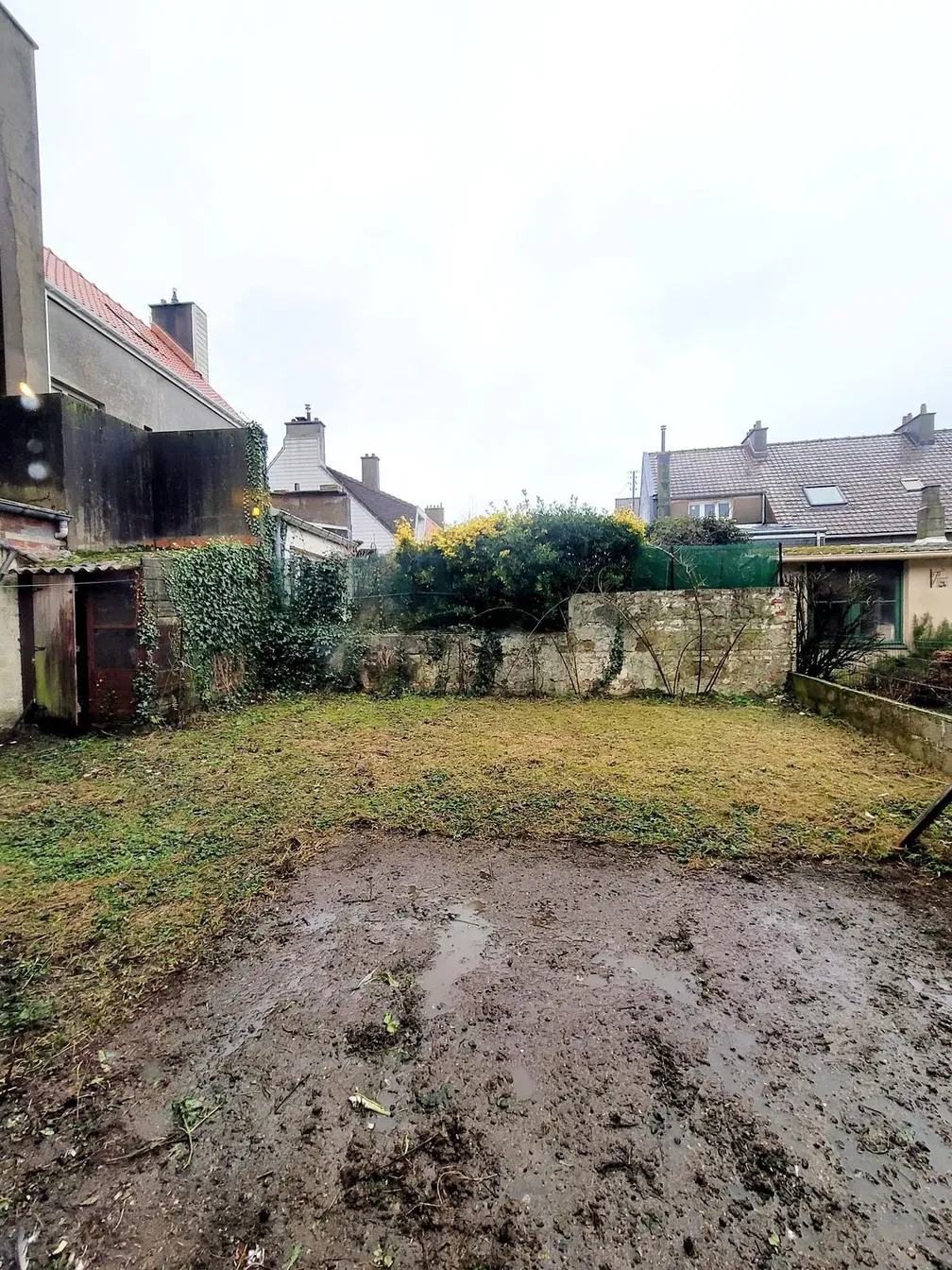 Κουζίνα; συσκευές κουζίνας, ξύλινο πάτωμα, φυσικό φως, μοντέρνο στυλ