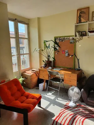 Salon; parquet, lumière naturelle, style moderne