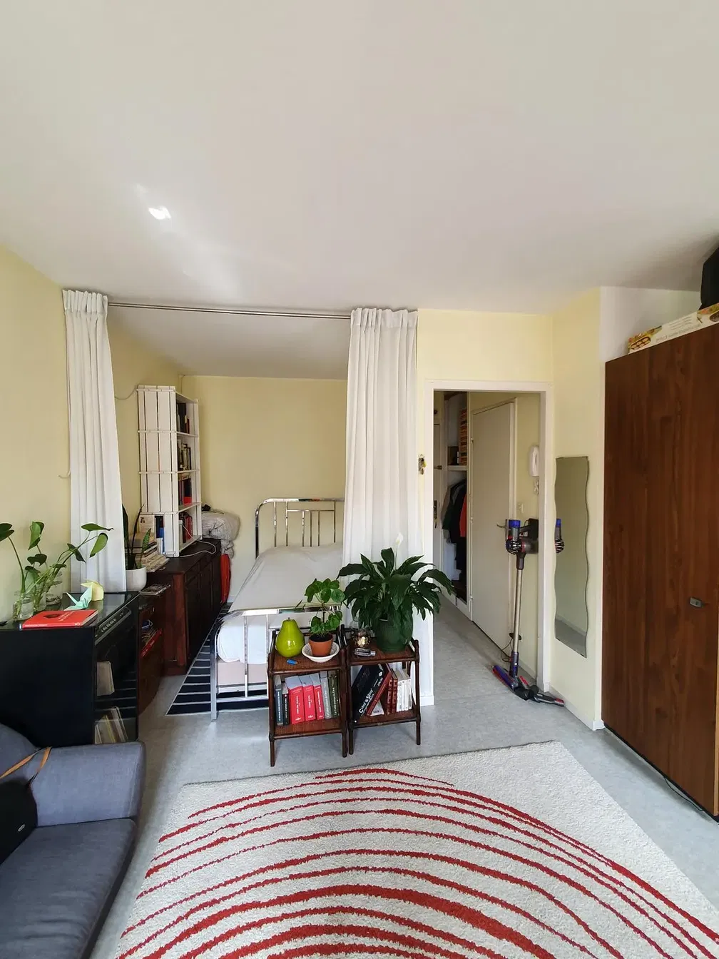 Cuisine; électroménager, parquet, lumière naturelle, style moderne