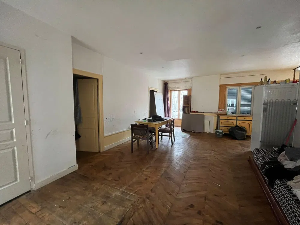 Cuisine; électroménager, parquet, lumière naturelle, style moderne