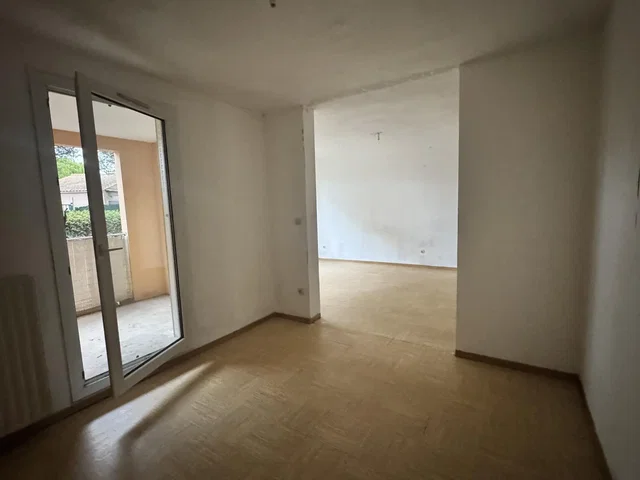 مطبخ; أجهزة المطبخ, أرضية خشبية, ضوء طبيعي, أسلوب عصري