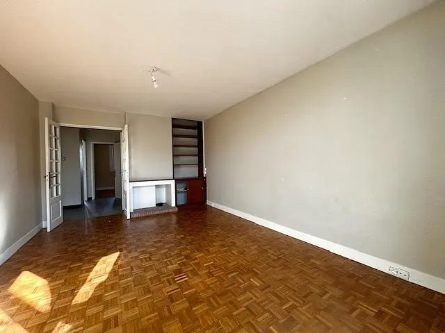 Küche; küchengeräte, holzboden, tageslicht, moderner stil