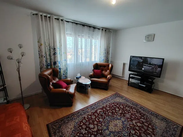 مطبخ; أجهزة المطبخ, أرضية خشبية, ضوء طبيعي, أسلوب عصري