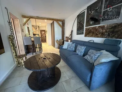 Cuisine; électroménager, parquet, lumière naturelle, style moderne