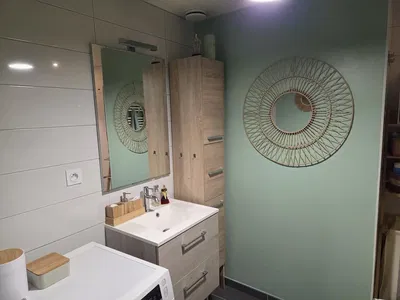 Küche; küchengeräte, holzboden, tageslicht, moderner stil