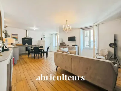 Cuisine; électroménager, parquet, lumière naturelle, style moderne