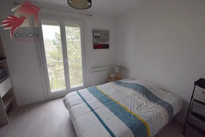 Cuisine; électroménager, parquet, lumière naturelle, style moderne