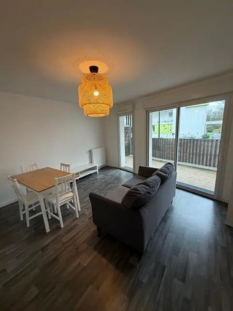 Küche; küchengeräte, holzboden, tageslicht, moderner stil