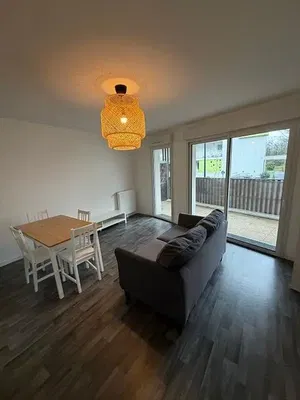 Küche; küchengeräte, holzboden, tageslicht, moderner stil