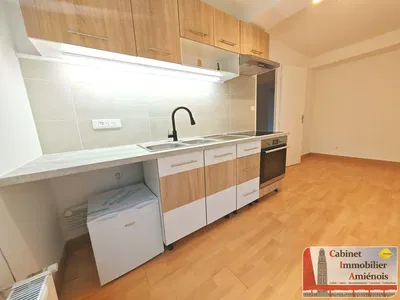 Salon; parquet, lumière naturelle, style moderne