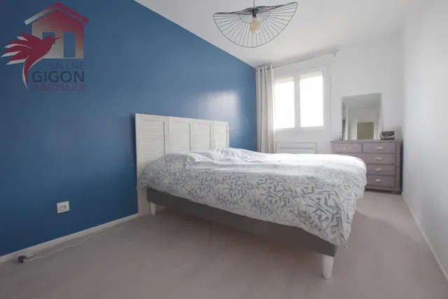 Cuisine; électroménager, parquet, lumière naturelle, style moderne