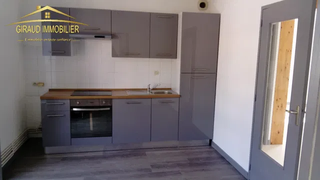 Küche; küchengeräte, holzboden, tageslicht, moderner stil